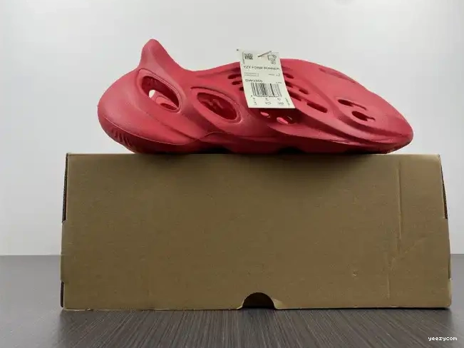 Yeezy Adidas Red Foam CW3355 0530